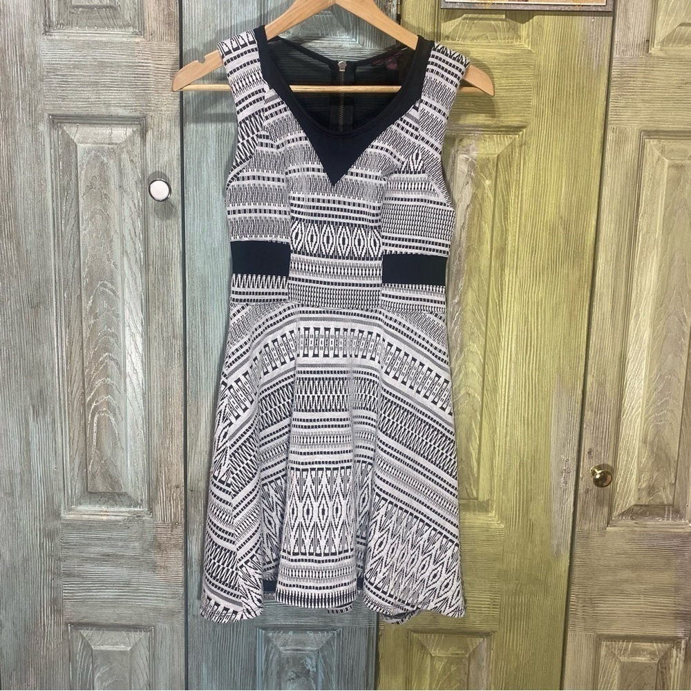 MATERIAL Girl Geometric Stretchy Dress​